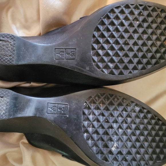 AEROSOLES BLACK LEATHER MULES - Picture 2 of 4